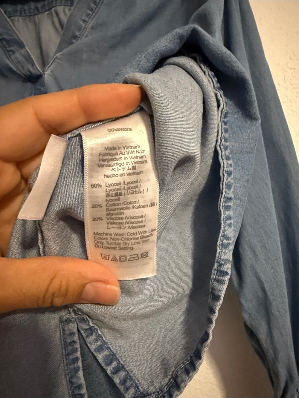 Madewell Chambray Easy Y-Neck Button-Up Shirt in Ritch Wash - Picture 4 of 9